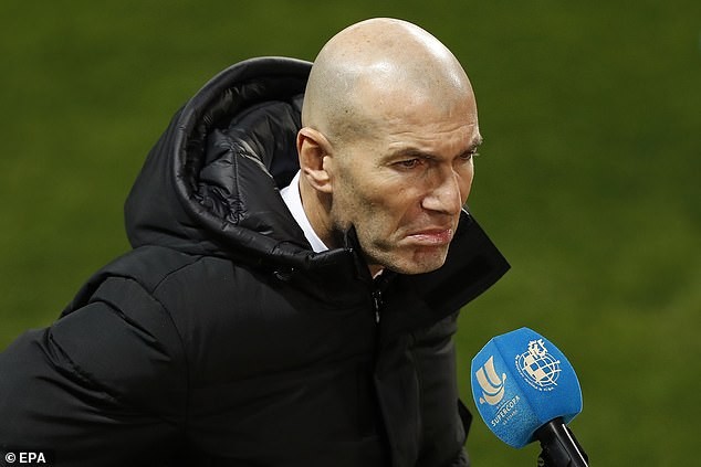 Zidane mong mọi người kiên nhẫn với Hazard. ẢNH: EPA