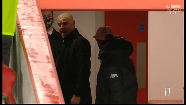 Màn lời qua tiếng lại giữa Klopp và Dyche trong đường hầm. ẢNH: SKY SPORTS