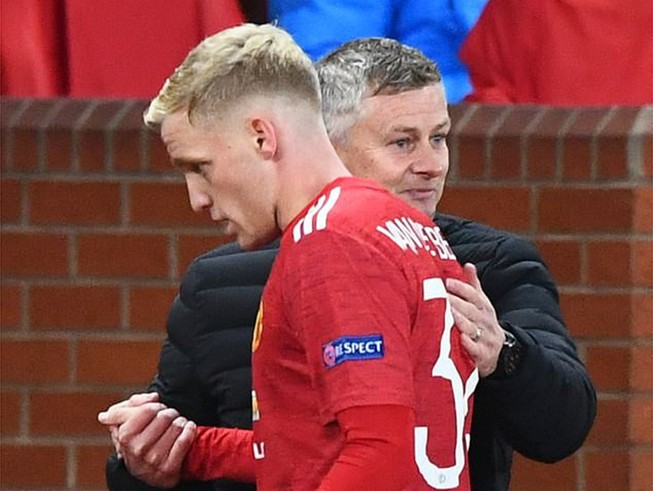 Solskjaer hứa sẽ tạo điều kiện cho De Beek ra sân nhiều hơn. ẢNH: REX