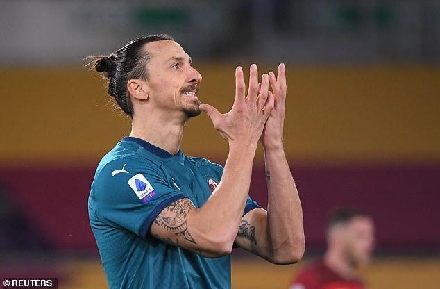 Ibra không thể trở lại Old Trafford đối đầu với đội bóng cũ MU. ẢNH: REUTERS