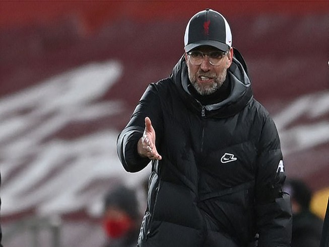 Klopp lí giải việc thay người khó hiểu sau thất bại lịch sử
