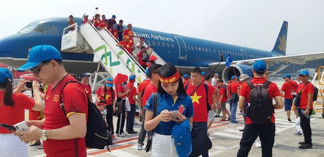 Điều thêm máy bay lớn đưa cổ động viên đi Malaysia cổ vũ
