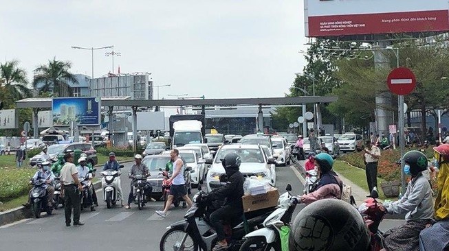 Sân bay Tân Sơn Nhất thắt chặt an ninh cấp độ 1