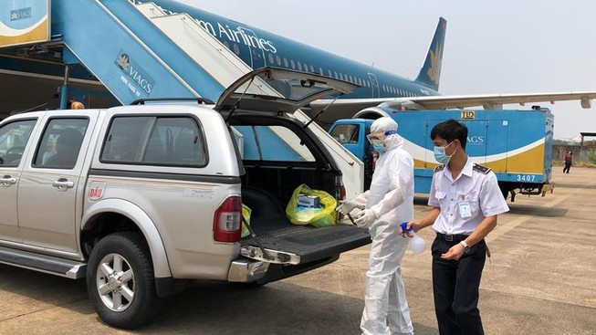 Khử trùng toàn bộ các chuyến bay quốc tế về Việt Nam