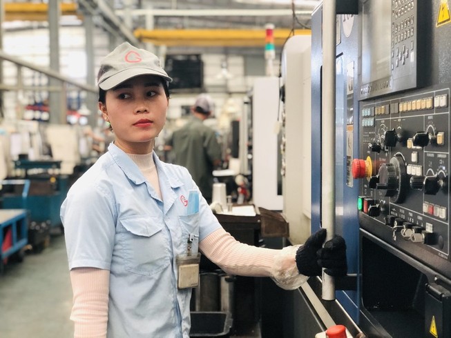 Đại dịch COVID-19 khiến lương giảm nghiêm trọng