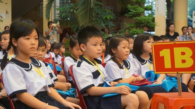 Học sinh trường tiểu học Trần Quốc Thảo trong ngày tựu trường. Ảnh: NGUYỄN QUYÊN