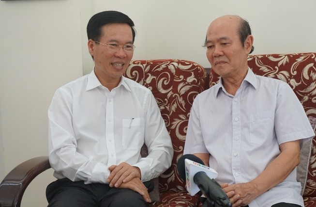 Ông Võ Văn Thưởng chúc tết NSND Đinh Bằng Phi, GS Lê Ngọc Trà