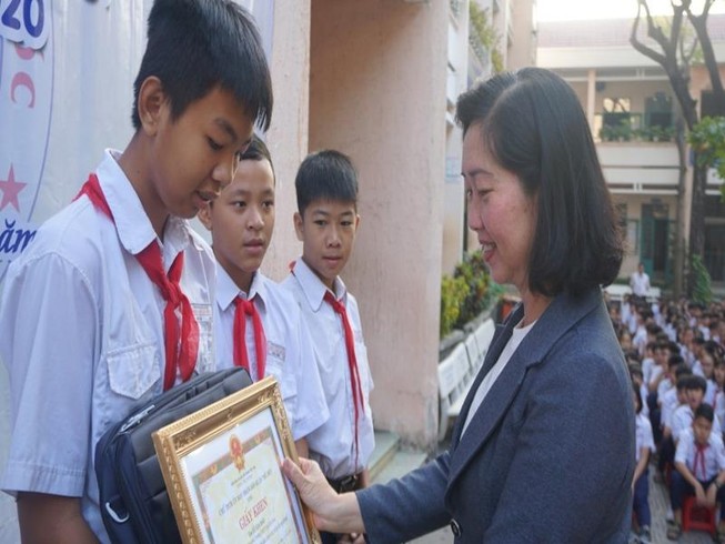 Nhóm học sinh nhặt được hơn 20 triệu đồng trả lại người mất