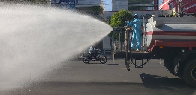 1 tấn thuốc sát khuẩn được phun tại TP Phan Thiết