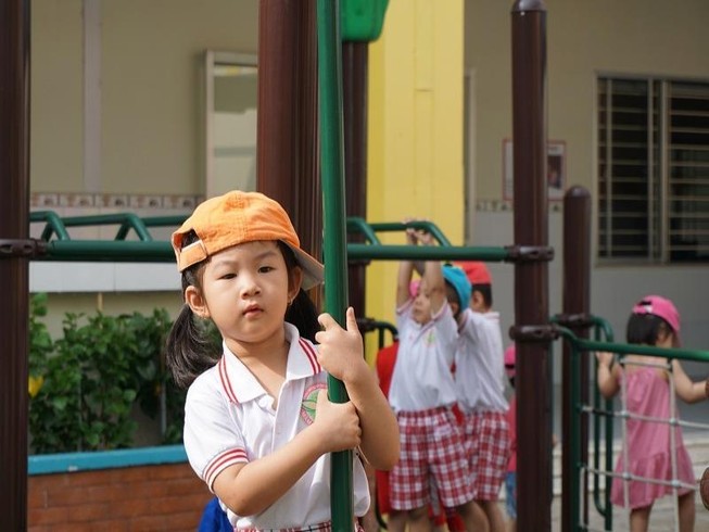 TP.HCM: Tổ chức cho HS bán trú ăn trưa làm nhiều đợt