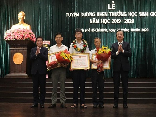 TP.HCM thưởng 150 triệu đồng cho HS đạt Huy chương Bạc