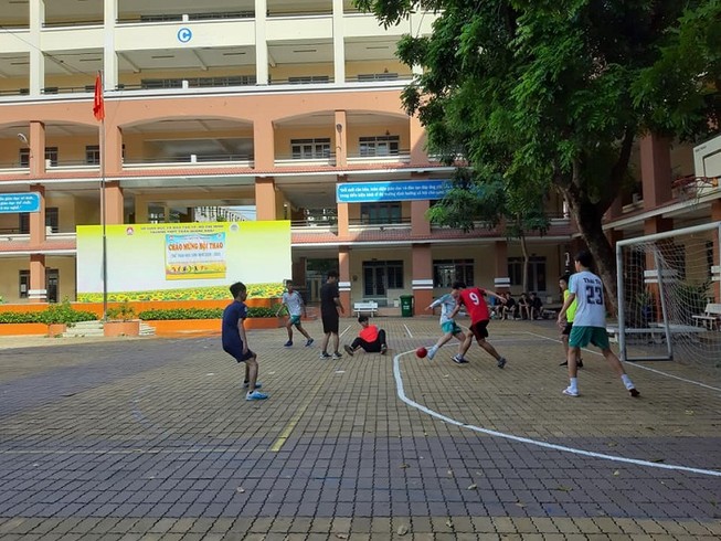 Học sinh học cùng bệnh nhân 1349, một trường phải đóng cửa