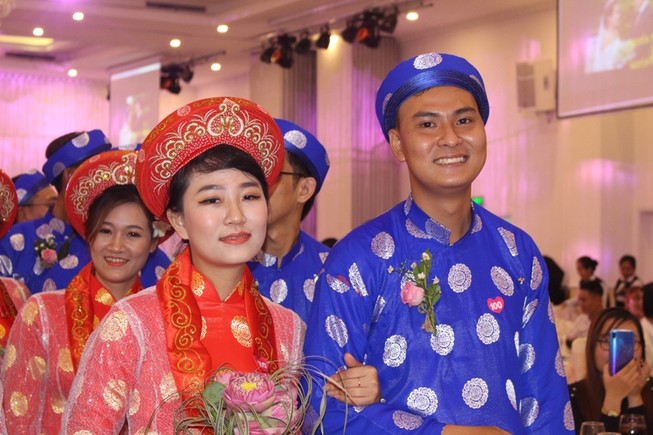 100 đôi uyên ương hạnh phúc trong lễ cưới tập thể 2018