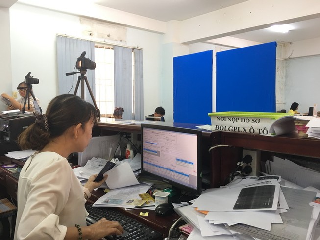 Giấy phép lái xe bằng giấy bìa vẫn có giá trị sau năm 2020