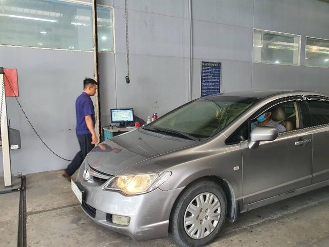 Ô tô quá hạn đăng kiểm có thể bị xử phạt 16 triệu đồng