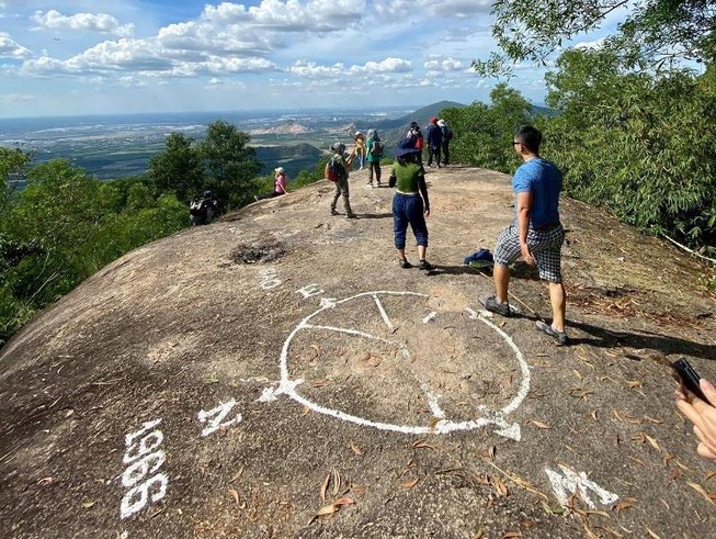 Đỉnh La Bàn là điểm trekking hấp dẫn của cung núi Dinh. Ảnh: TN