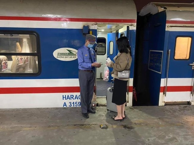 Vé tàu Bắc-Nam giảm giá chỉ còn từ 700 ngàn đồng