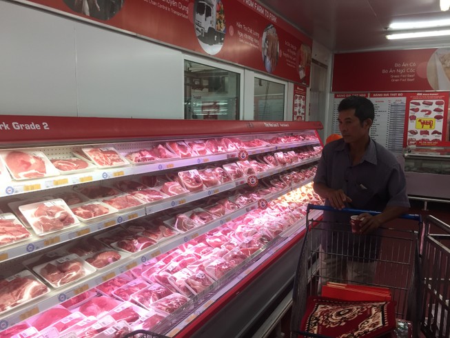 Nhiều công ty hỗ trợ người nuôi heo