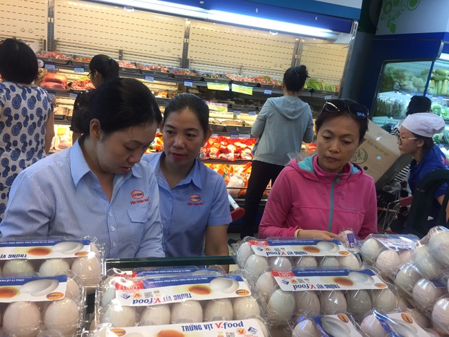 Dùng Zalo để truy tìm 'quê quán' trứng thịt gà, vịt