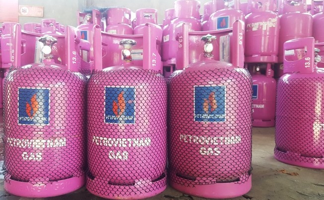 Giá gas tháng 5 bất ngờ tăng mạnh 10.000 đồng/bình
