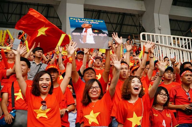 Thuê chuyến bay giá 10 triệu sang Malaysia cổ vũ tuyển VN