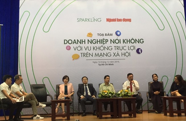 Mất ngủ, mất tiền... vì tin xấu, tin giả trên mạng xã hội