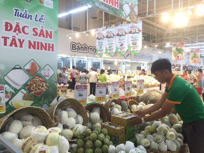 Tây Ninh đưa bánh tráng phơi sương, rau rừng... về TP.HCM
