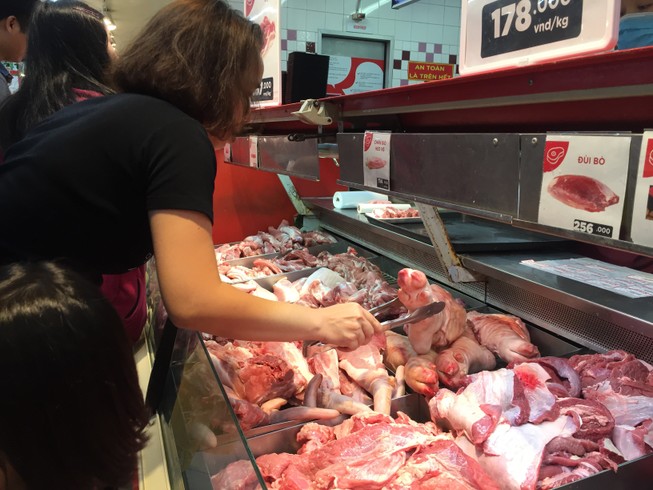Mua thịt heo đông lạnh rẻ hơn thịt heo nóng 30%