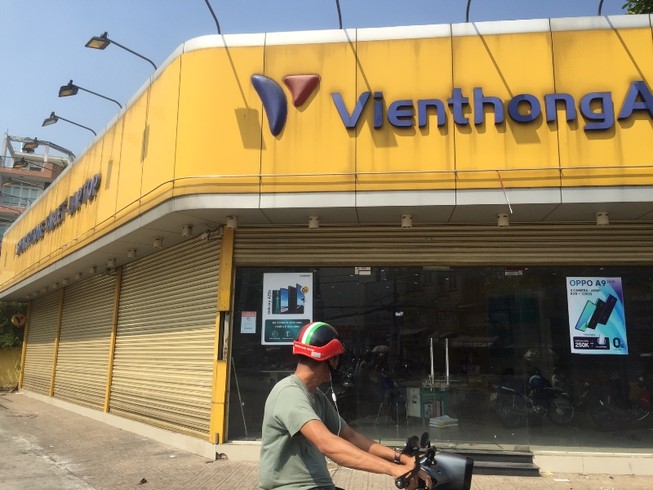 Cận cảnh chuỗi Viễn Thông A cửa đóng then cài