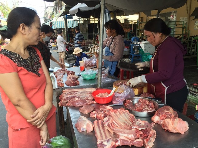Đầu năm: Chợ đìu hiu, thịt heo có loại giảm 40.000 đồng/kg