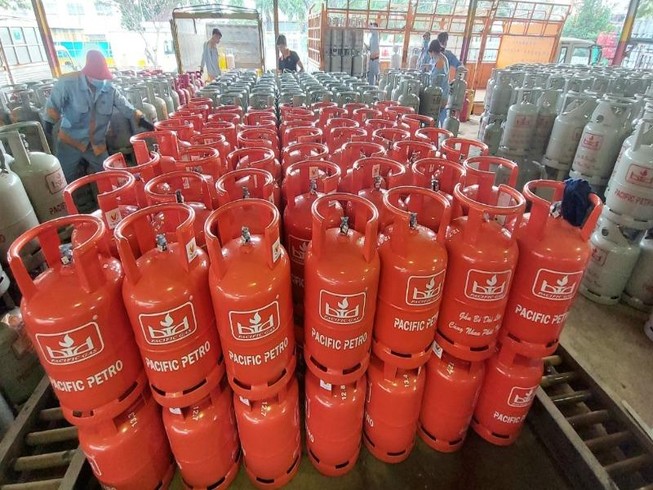 Giá gas tăng lần thứ 8, tổng mức tăng hơn 120.000 đồng/bình