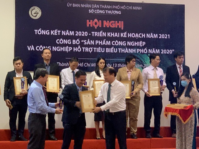 Bất chấp dịch, bán lẻ TP.HCM vẫn tăng gần 20 %