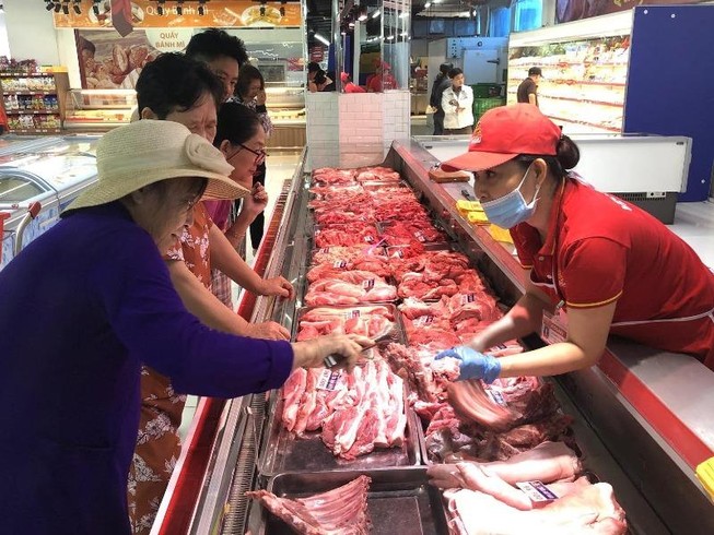 Giá thịt heo bình ổn đồng loạt tăng, cao nhất 15.000 đồng/kg