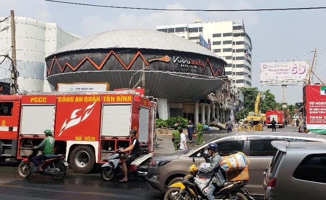 Cháy tại siêu thị đang tháo dỡ gần sân bay Tân Sơn Nhất