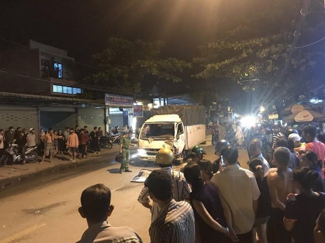 Xe máy tông trực diện vào ô tô tải, 1 người tử vong ở quận 9