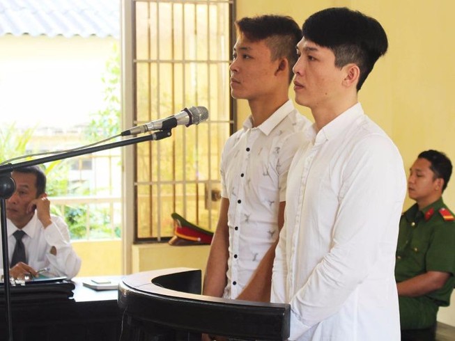 Phiên tòa rối loạn vì bị cáo… đủ 18 tuổi