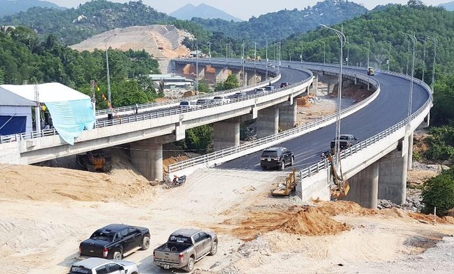 Từ tháng 8-2017, ô tô bắt đầu qua hầm đèo Cả