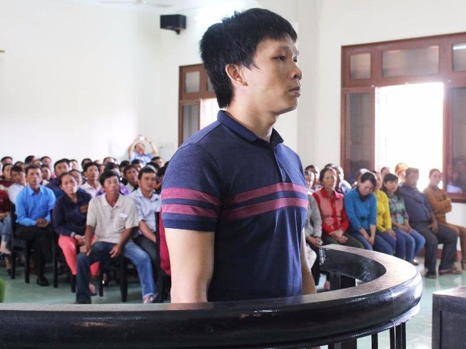 Đang xử vụ côn đồ truy sát gia đình trưởng công an xã