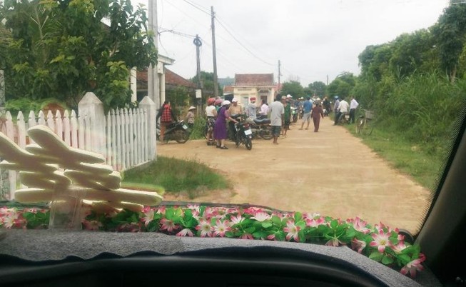 Trưởng thôn đã chịu xin lỗi vụ chặn xe cưới đòi tiền