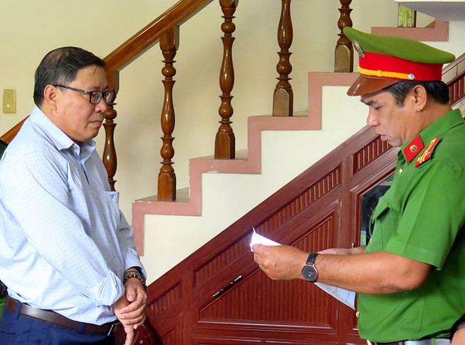 Bắt tạm giam nguyên chủ tịch UBND huyện kêu oan