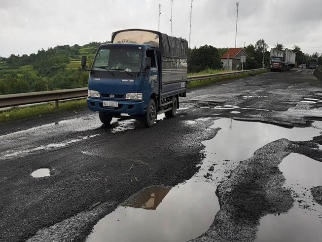 Bộ GTVT kiểm tra hư hỏng quốc lộ 1 đoạn qua Phú Yên