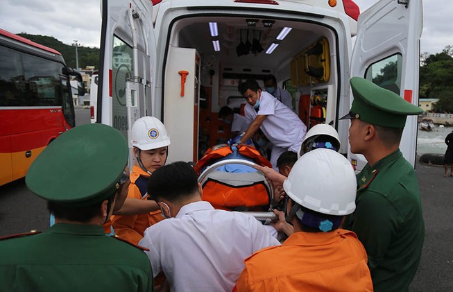 Tàu SAR27-01 vượt bão cứu khách Nhật bị đột quỵ ngoài khơi