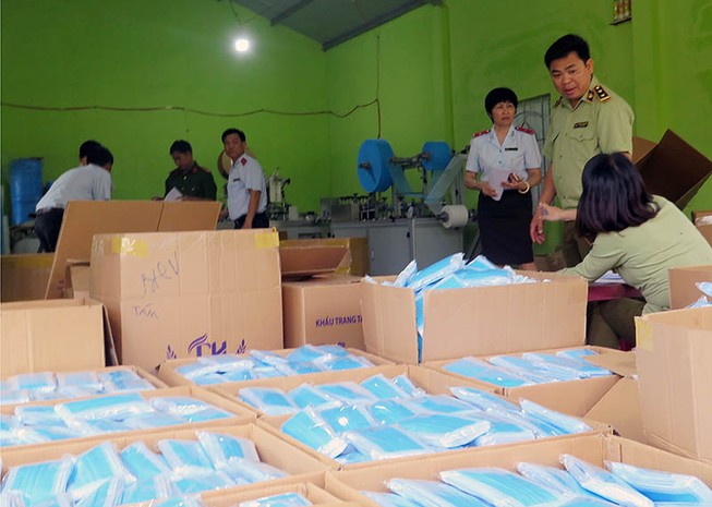 Phạt 1 cơ sở sản xuất khẩu trang 'chui' 70 triệu đồng