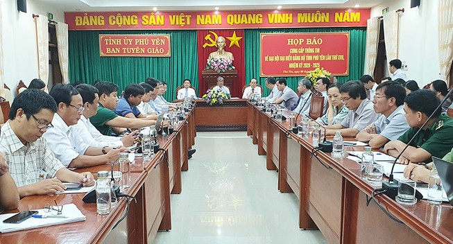 Đại hội Đảng bộ tỉnh Phú Yên không tặng quà các đại biểu