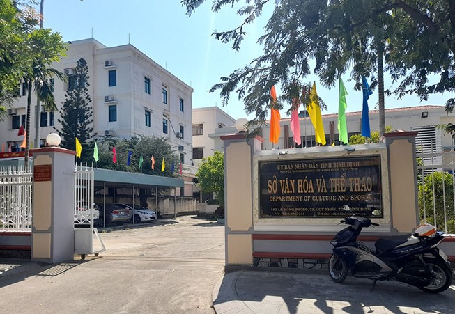 Phó giám đốc trung tâm thuê người hăm dọa giám đốc sở