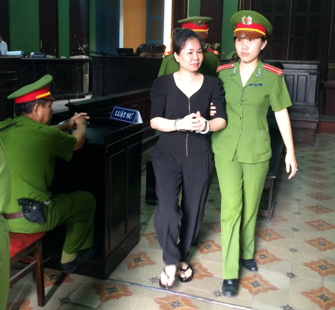 "Bà trùm" lôi chồng hờ và con trai bán ma tuý tạm thoát án tử