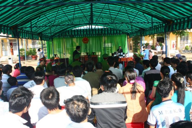Bị cáo chưa thành niên trong vụ xử gây rối đầu tiên ở Bình Dương lãnh án 12 tháng tù giam
