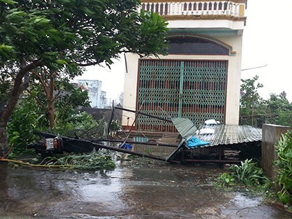 Khẩn cấp di dời 10 nghìn hộ dân tránh bão số 2