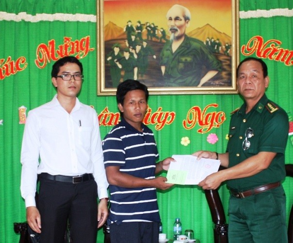 Bàn giao người nước ngoài trôi dạt trên biển