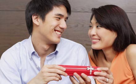 Gợi ý quý ông những món quà dễ chọn trong ngày 20/10